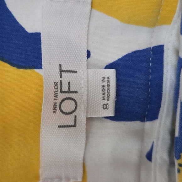 Loft | Blue White Yellow Lemon Print Shorts Size 8 3.75" Inseam - Picture 4 of 4